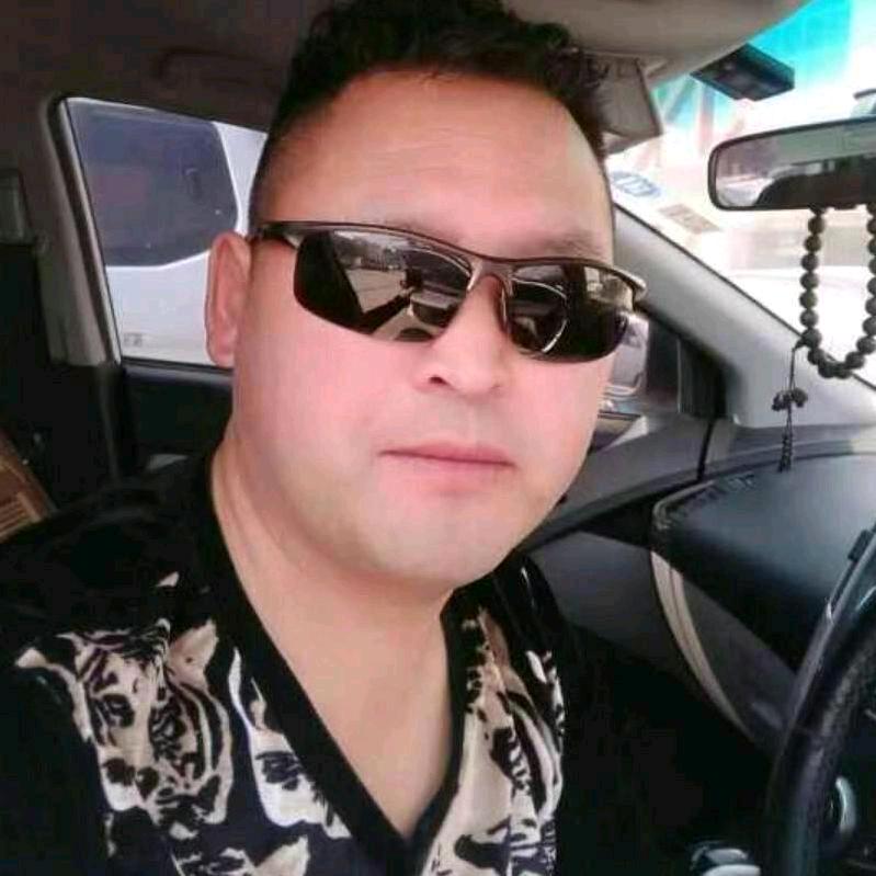 万龙果商贸有限公司   胡哥