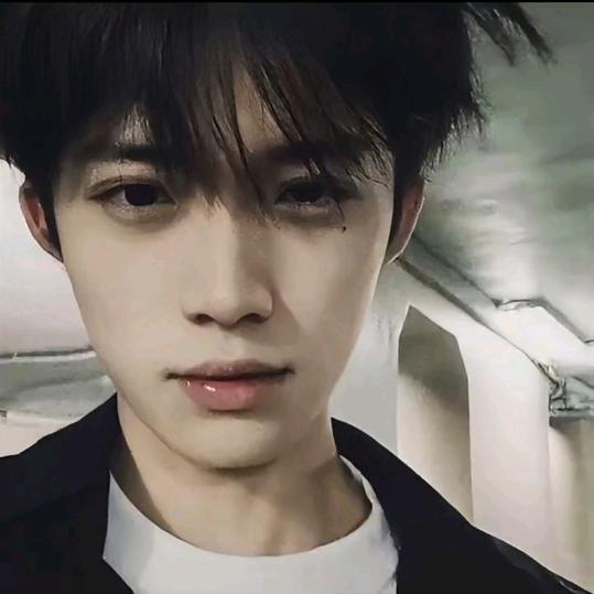 暴龙战士［宇宙超级炫风霹雳究极无敌帅气>