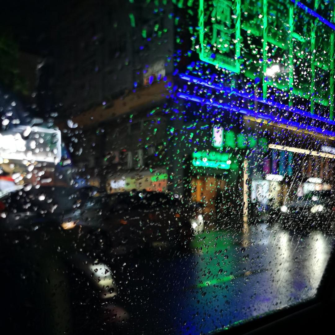下雨往家跑