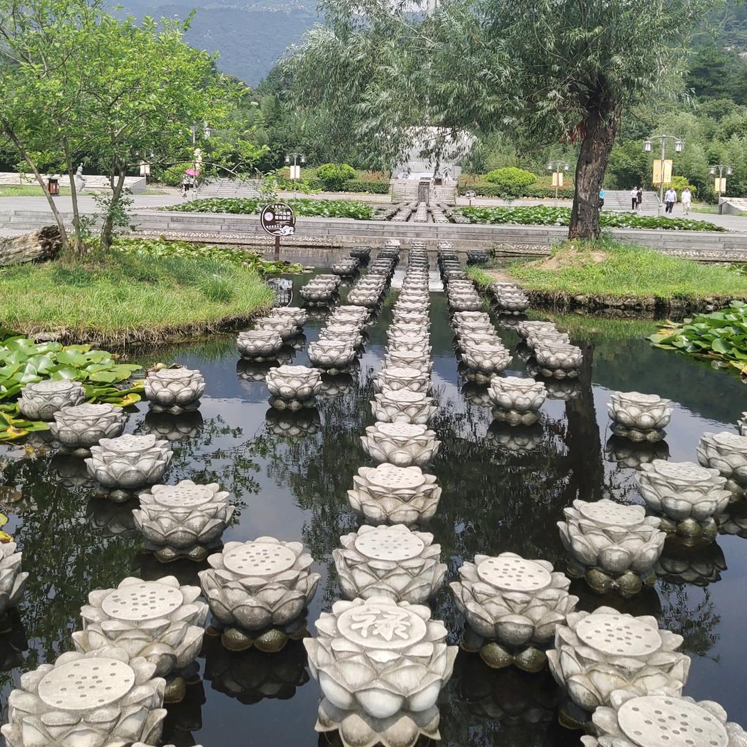 东