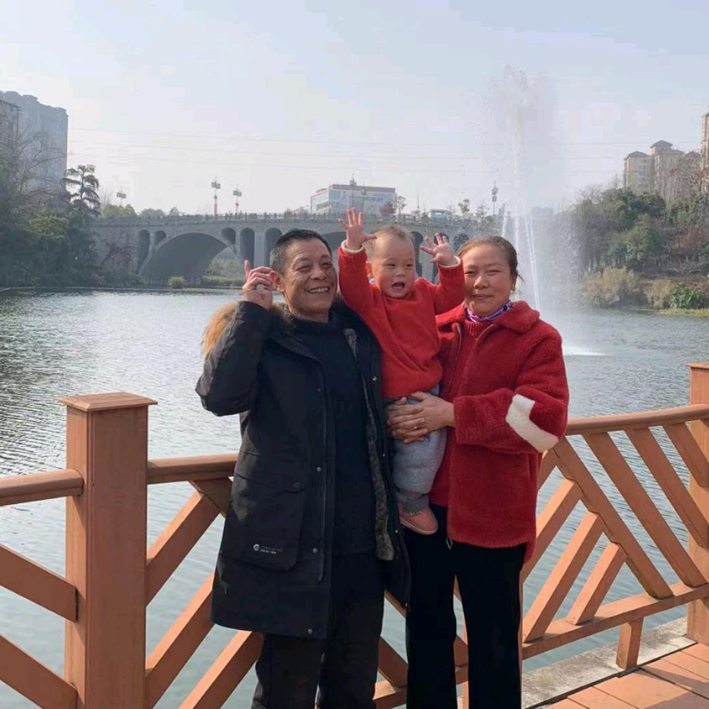 隆昌市红枫园周师
