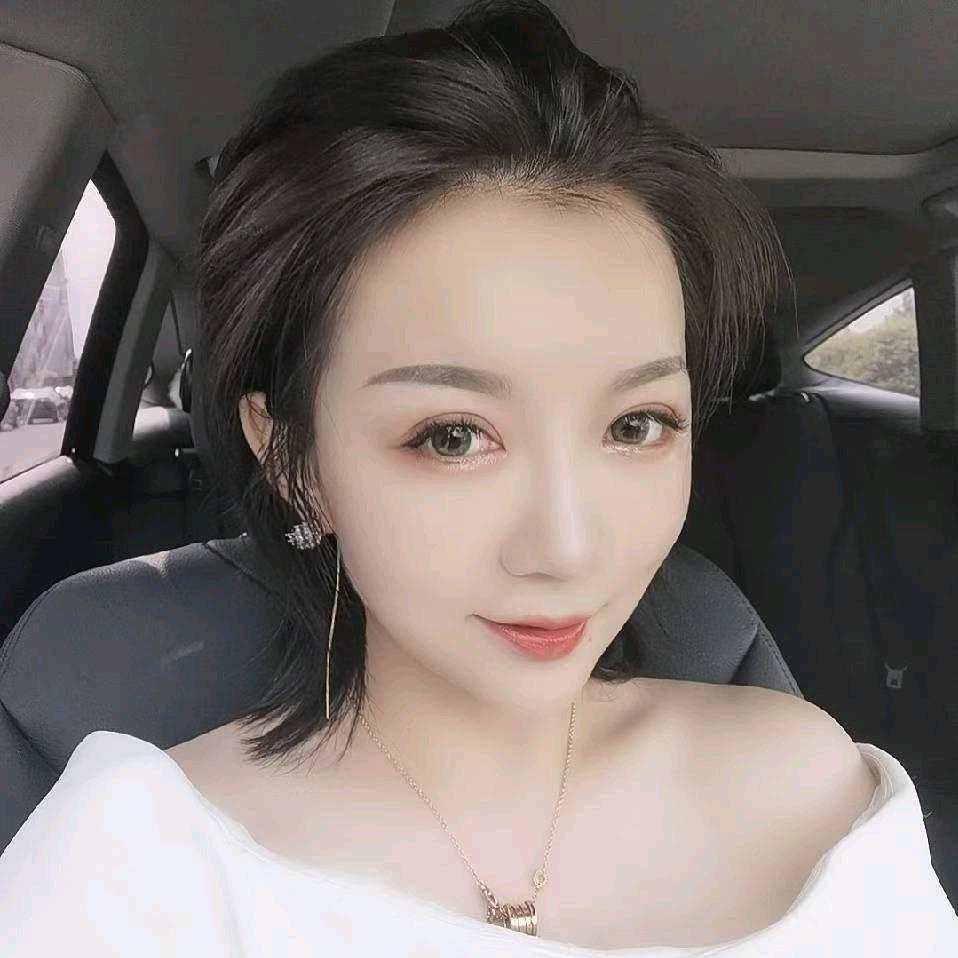 艾薇时尚女友福利官