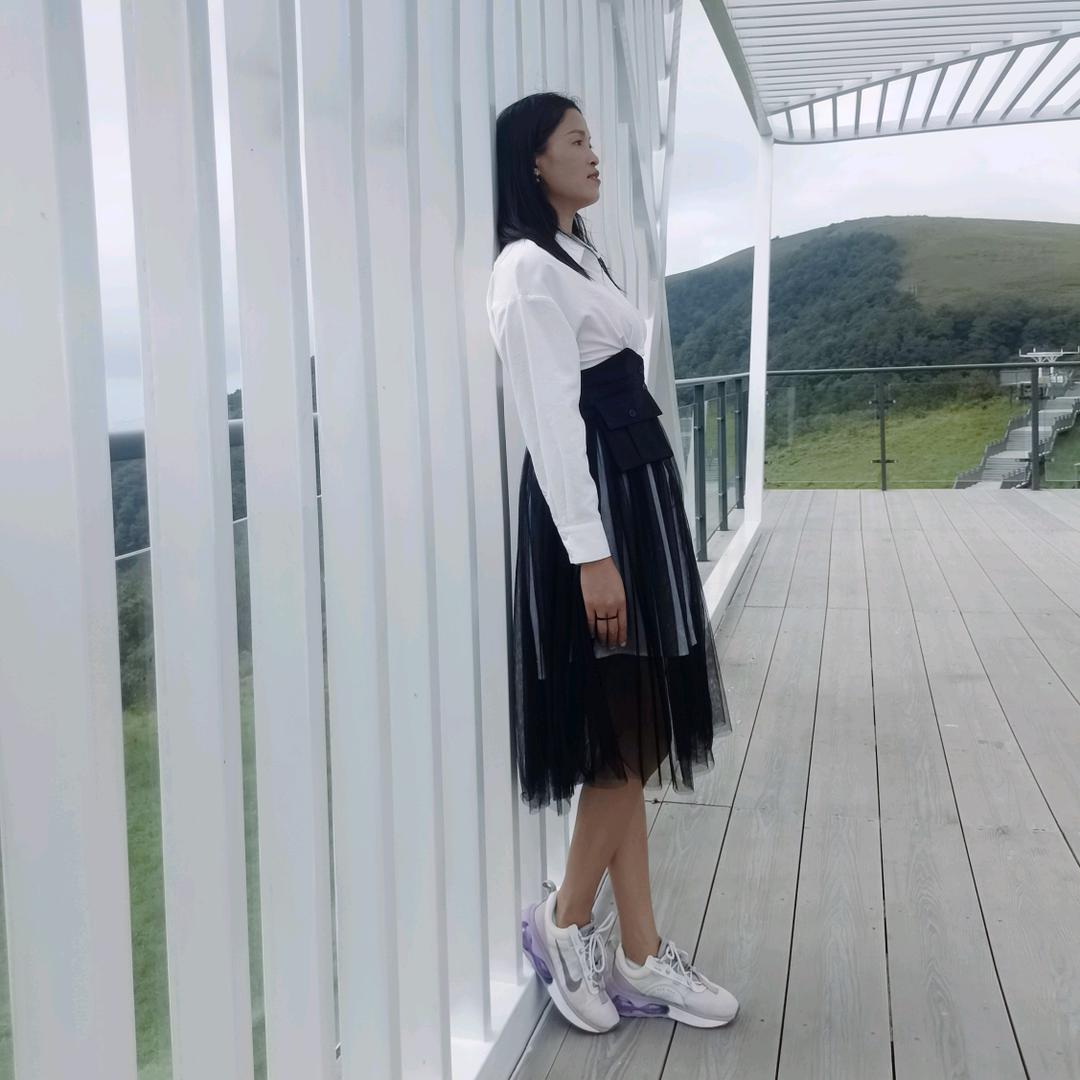 站在岔路口