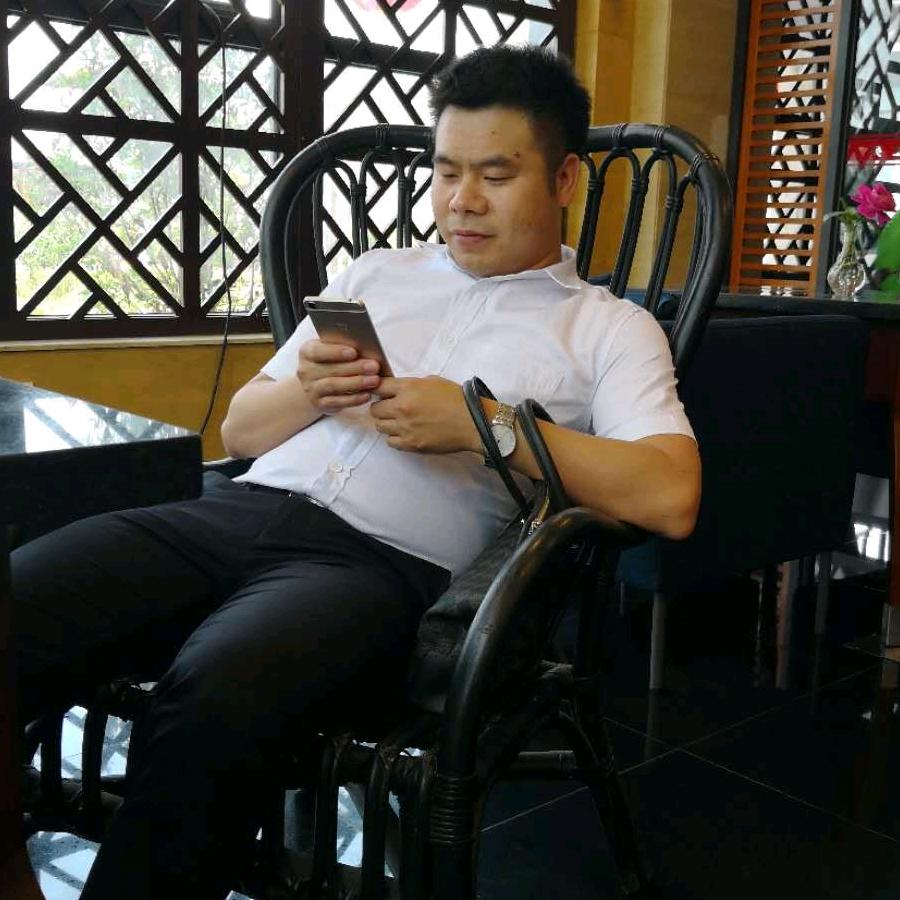 肖龙龙