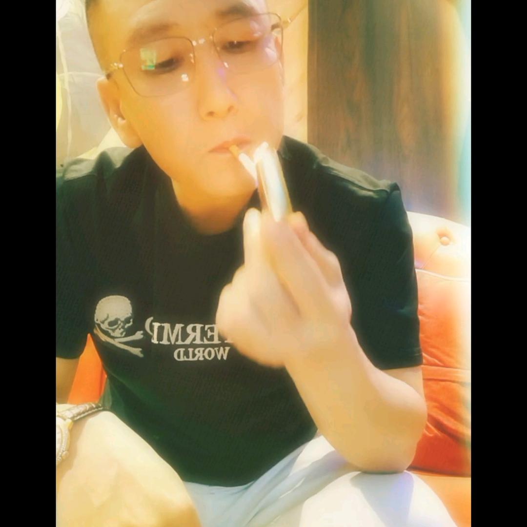 执笔染墨画江山