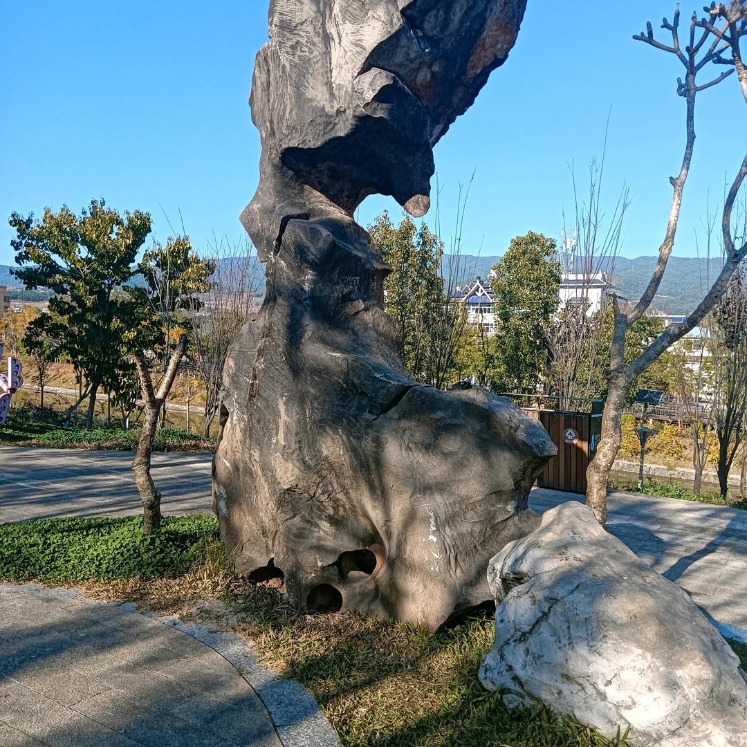 人生苦短何必在意过往