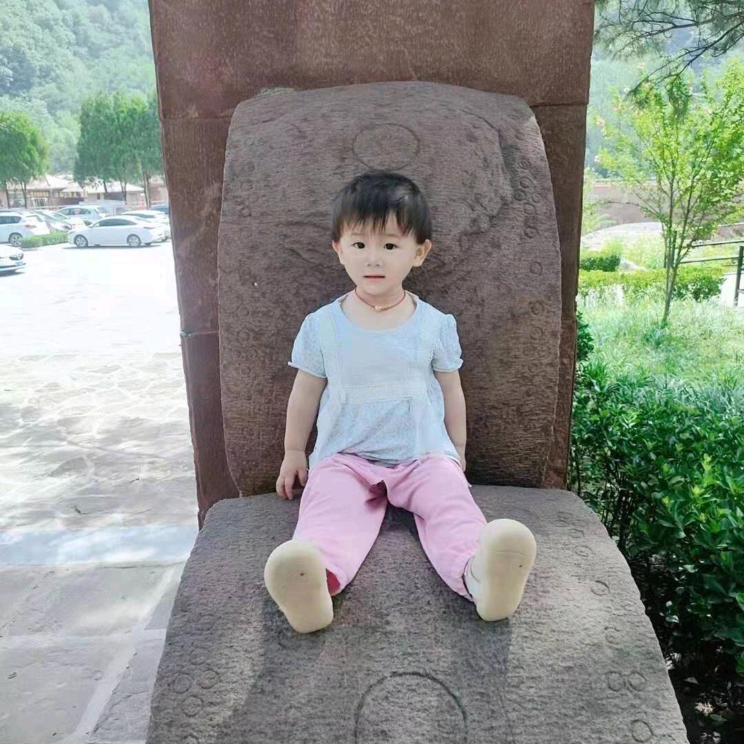 馋小丫，鸭脖