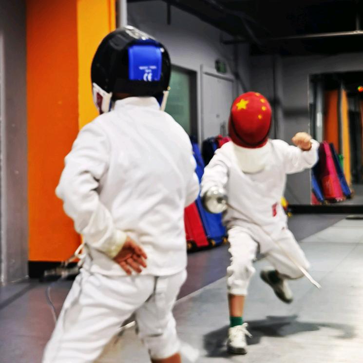 眼泪有点咸与雨点啪啪滴