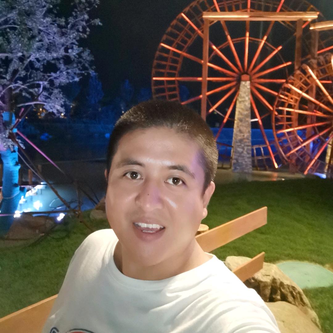 ╭( ′• o •′ )╭☞就是这个人！