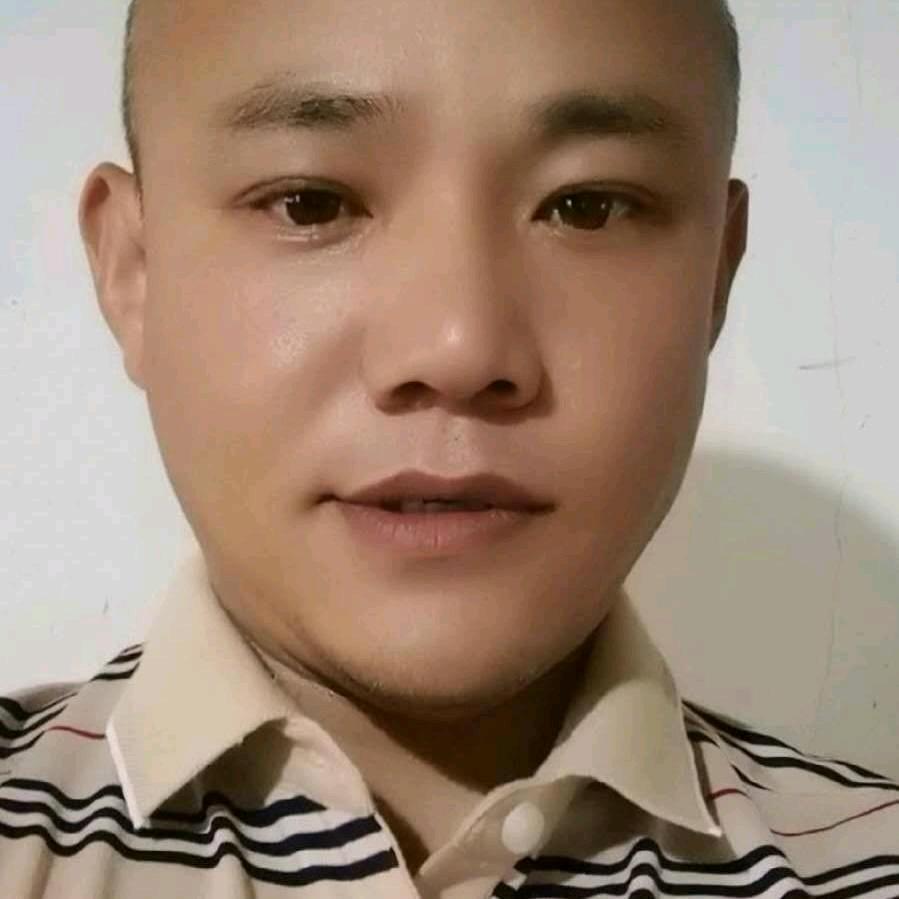 龑龘