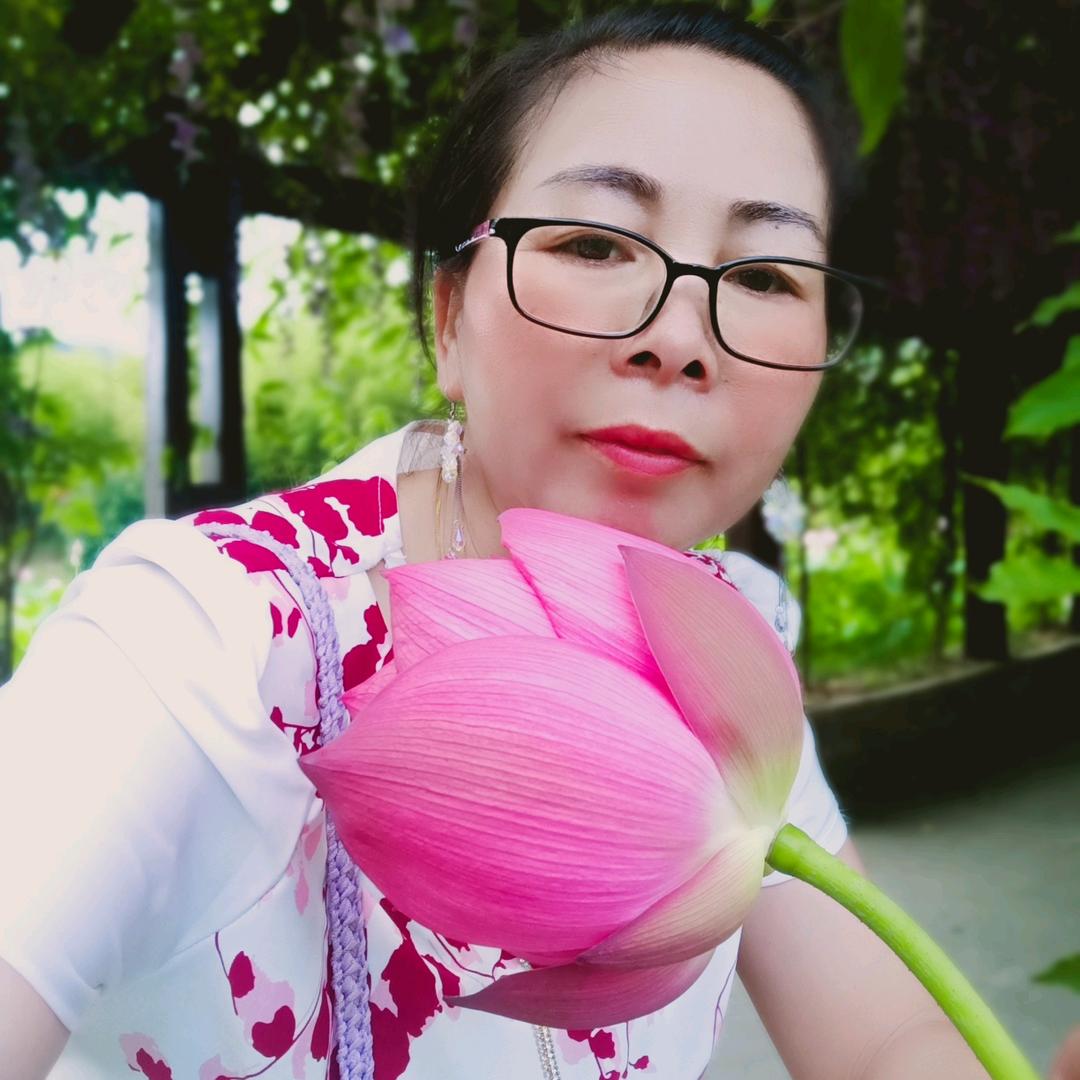 广西壮歌女