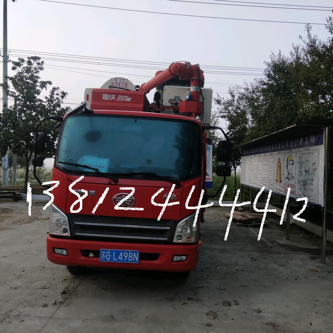 我是，华仔。荣哥