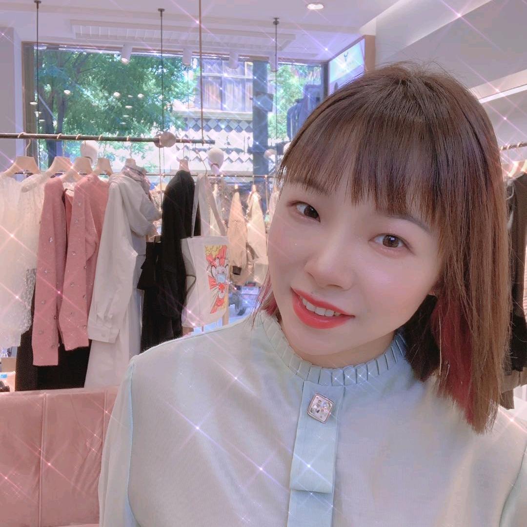 @安陆佧茜文高端女装