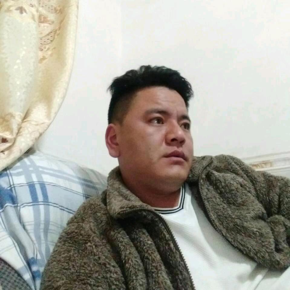 《阔步%钱行》