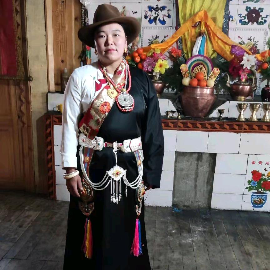 我是月亮山歌，