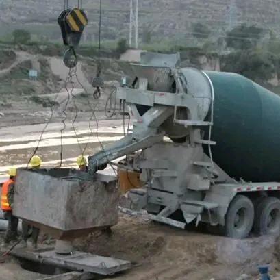 打混凝土的黄师傅