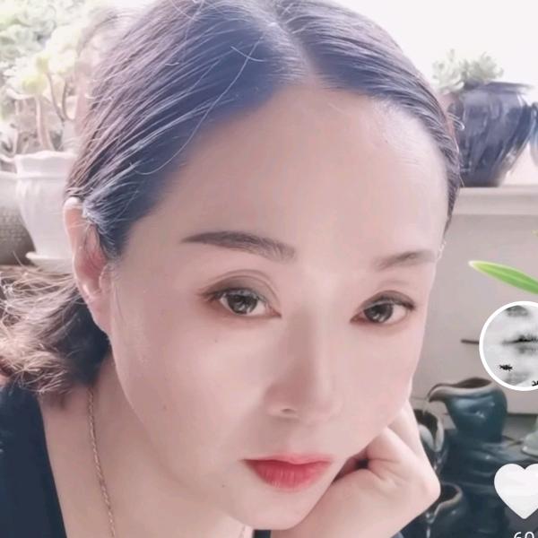 文文巜橱窗有好物》