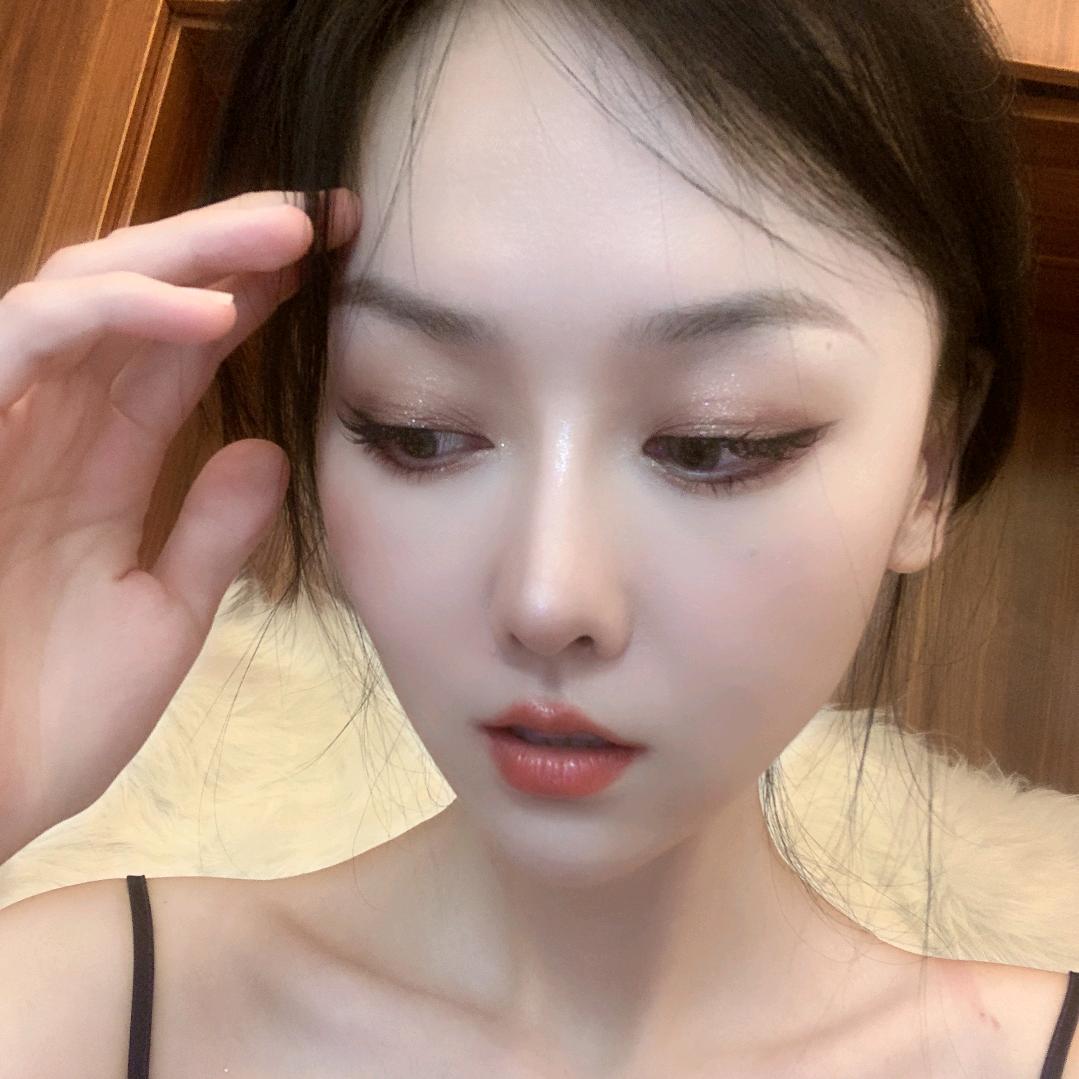 爱吃蓝莓的小彤