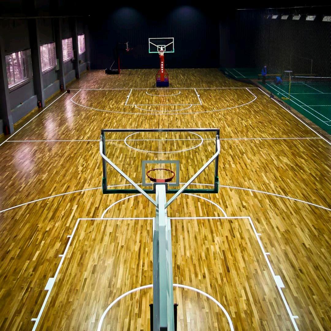 威克多100+篮球馆