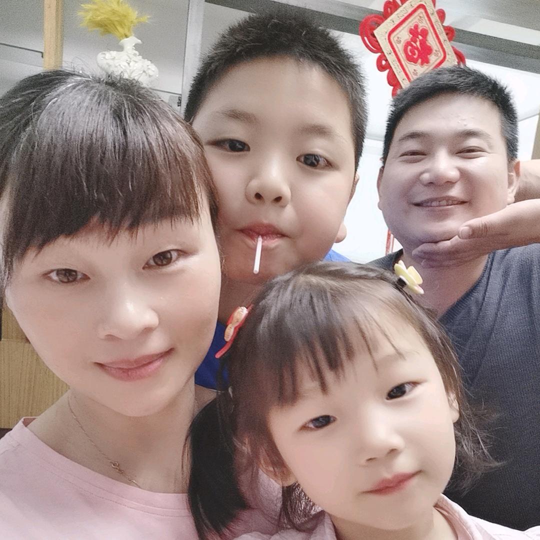 爱笑的小姐姐