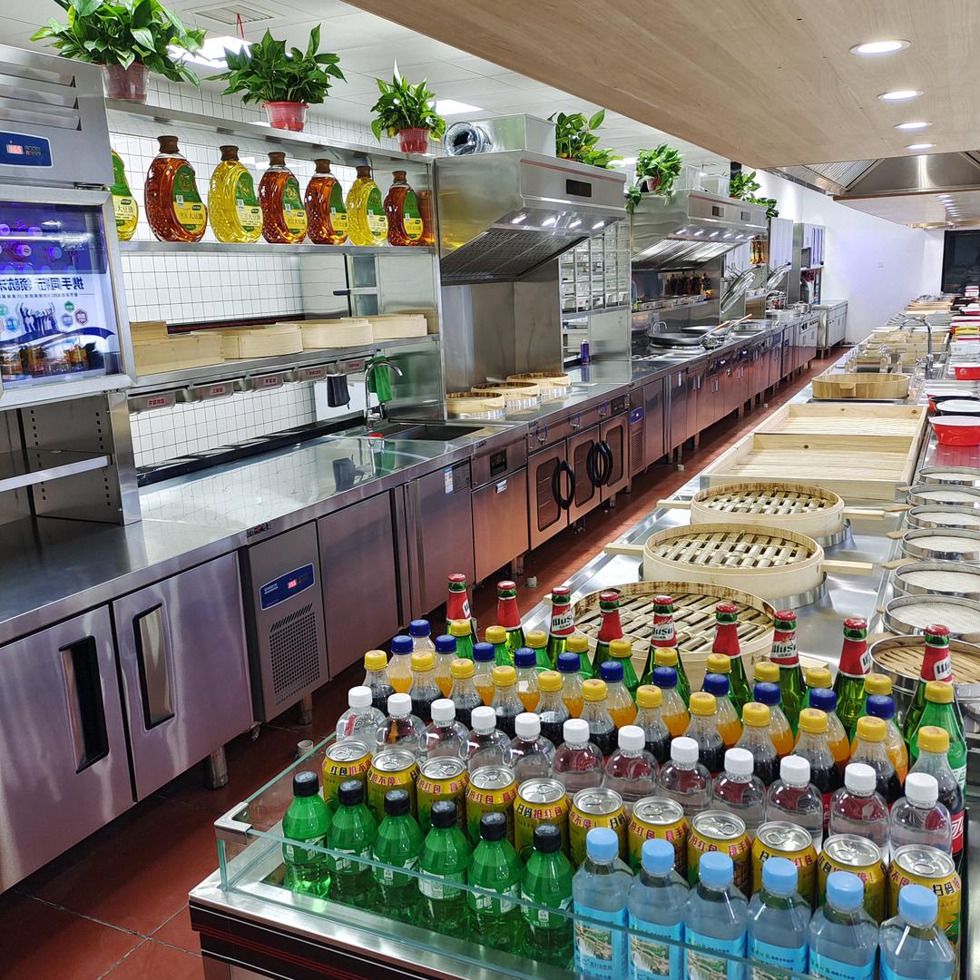 《明档快餐设备推行官》，郑田旺。