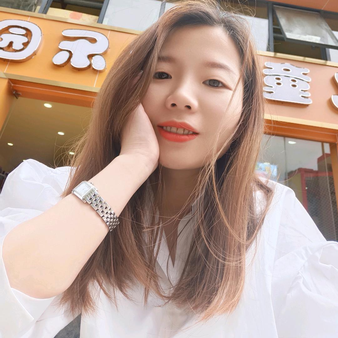 明明很有钱