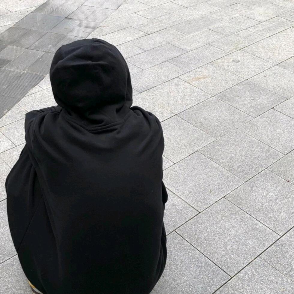先睡了