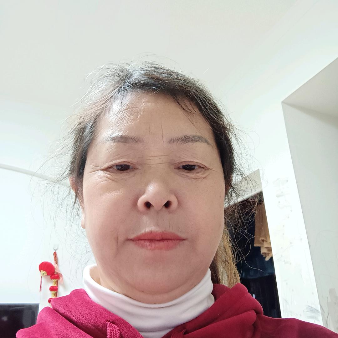 开心的老何姐