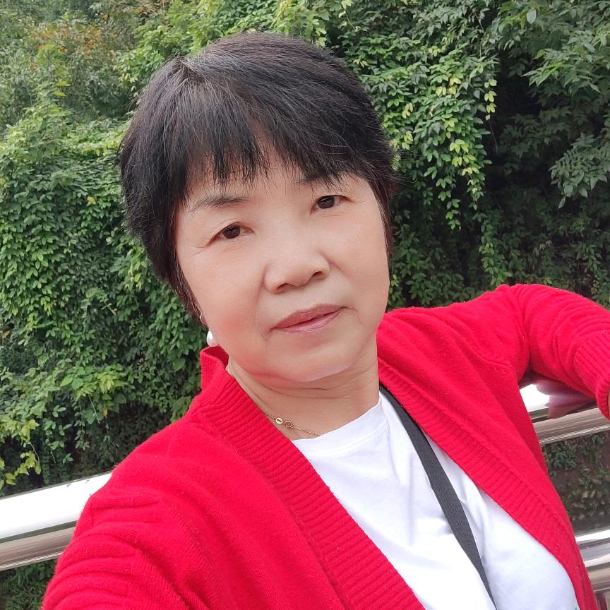 袅袅炊烟，本人今年六十六周岁。邓