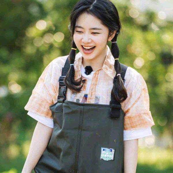 爱笑😄的～丫头