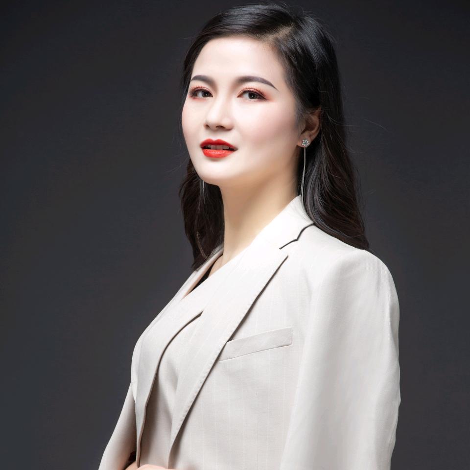 洪雅做徒手技术的何老师