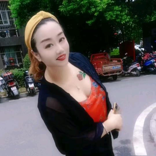 蓝梦玲