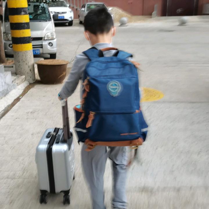斜阳下45℃微笑
