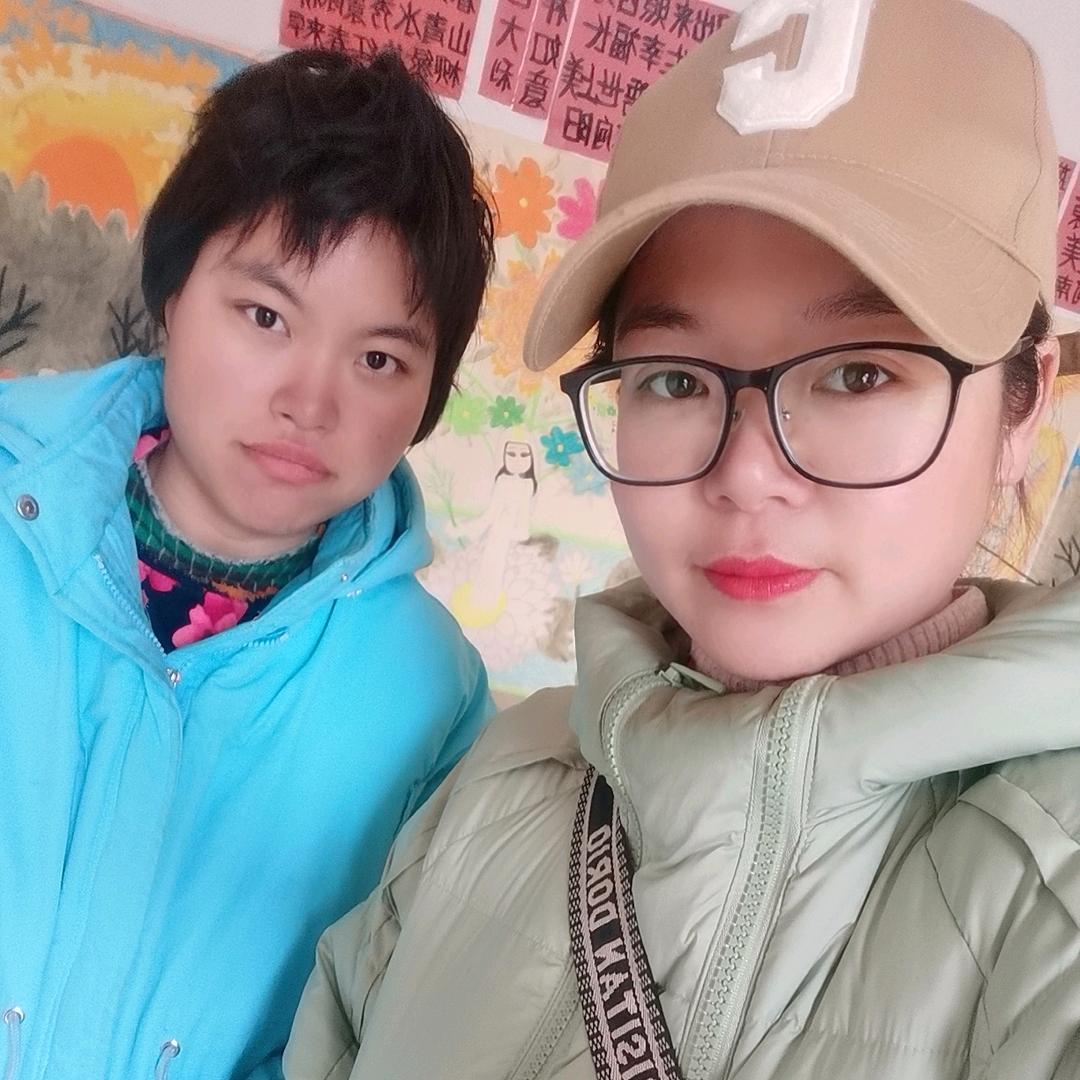 陈嫂子和小芳
