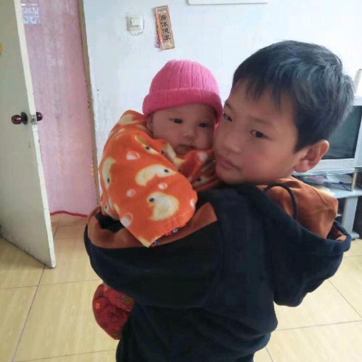 有妳，很幸福。。。头像
