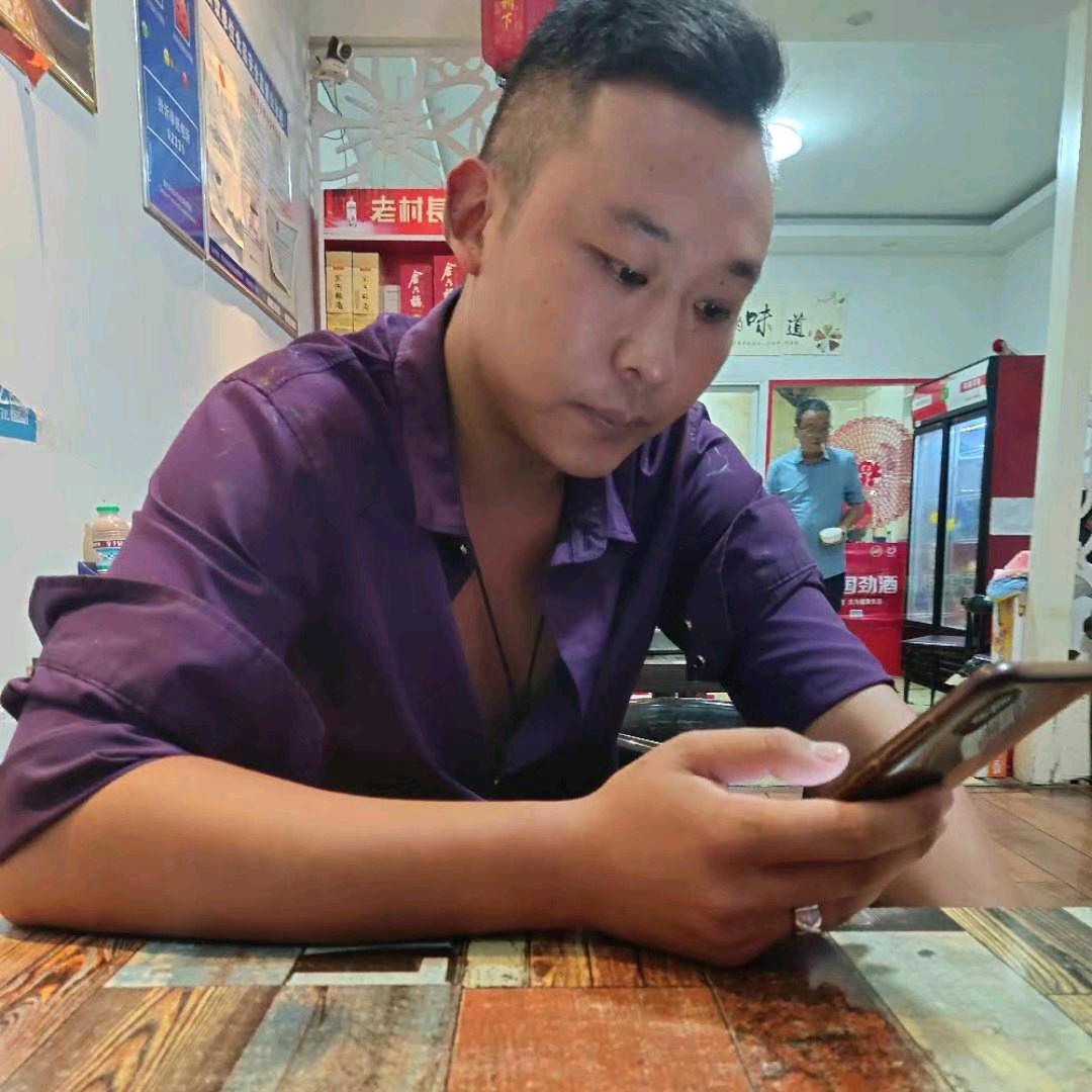 三鼎辅装黄洁