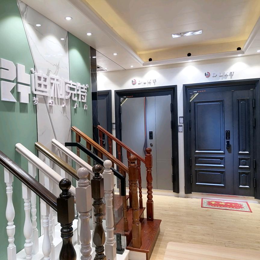 贵阳批发防盗门、门窗、楼梯、楼梯扶手