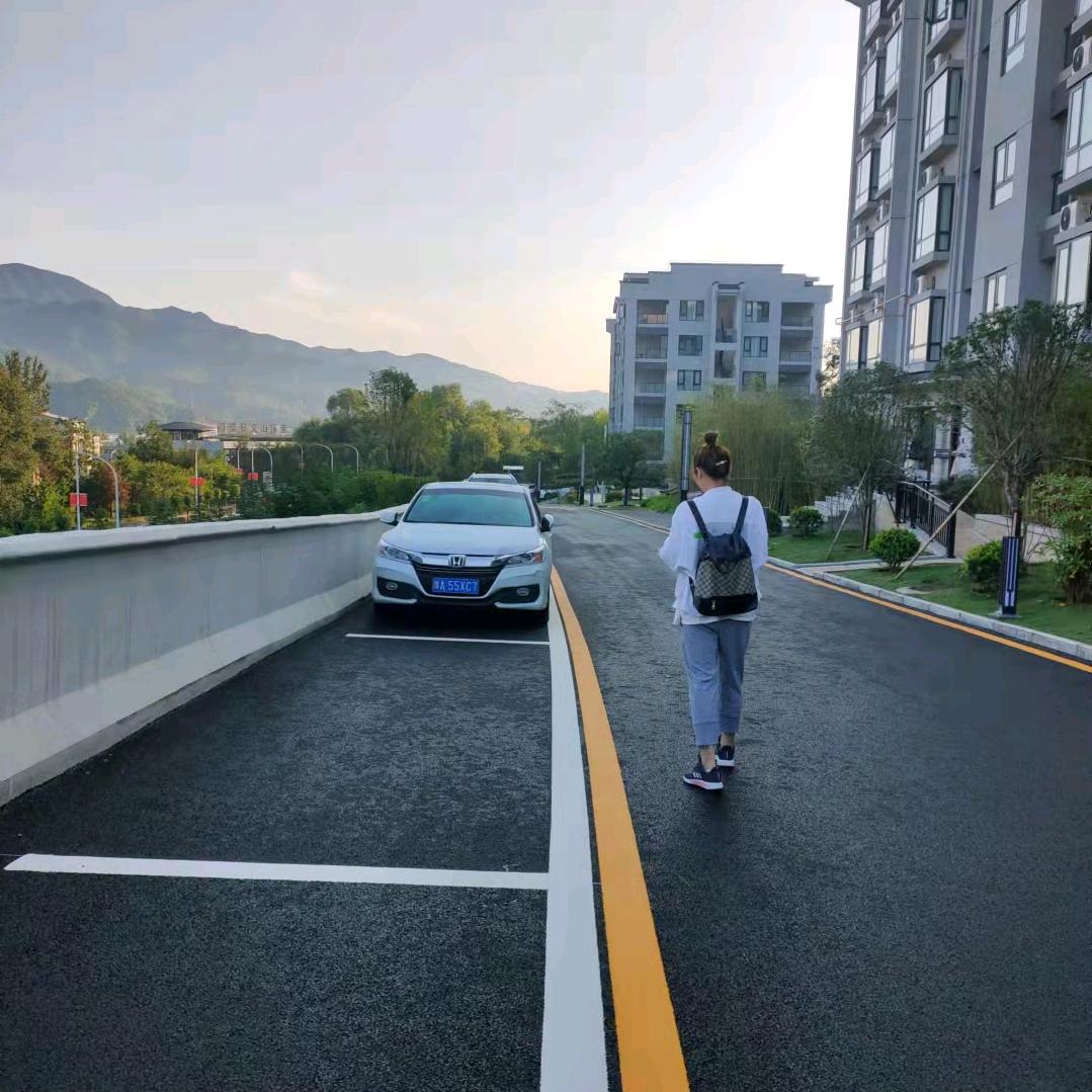 俊逸潮潮