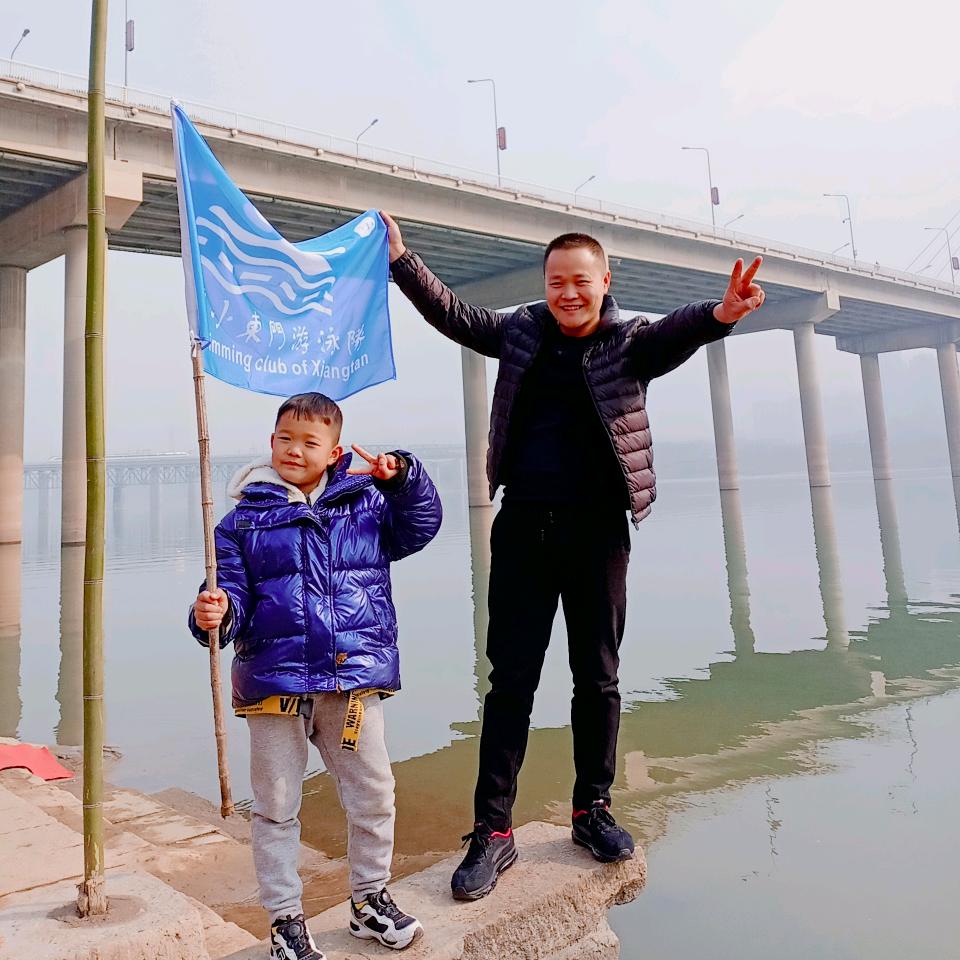 江水   傻傻的……