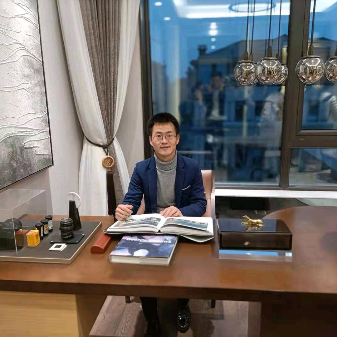 贺真龙