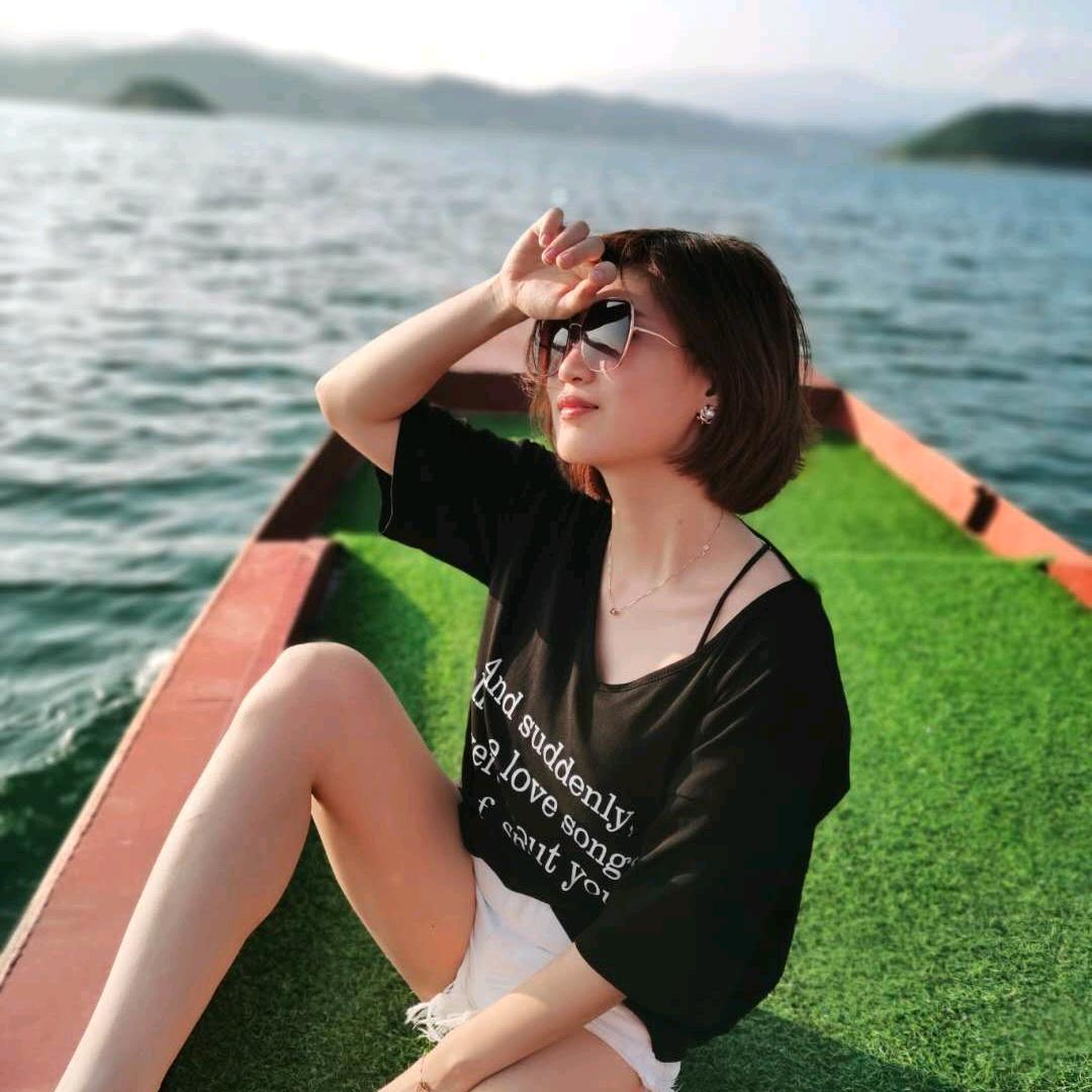 一抹优雅的淡笑、