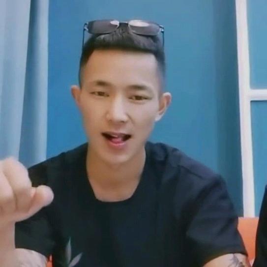 小雷哥，