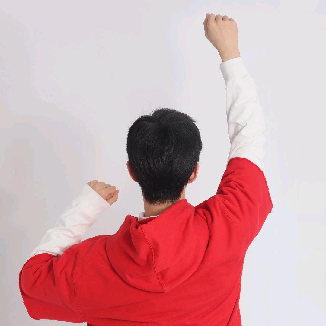 颜希追剧