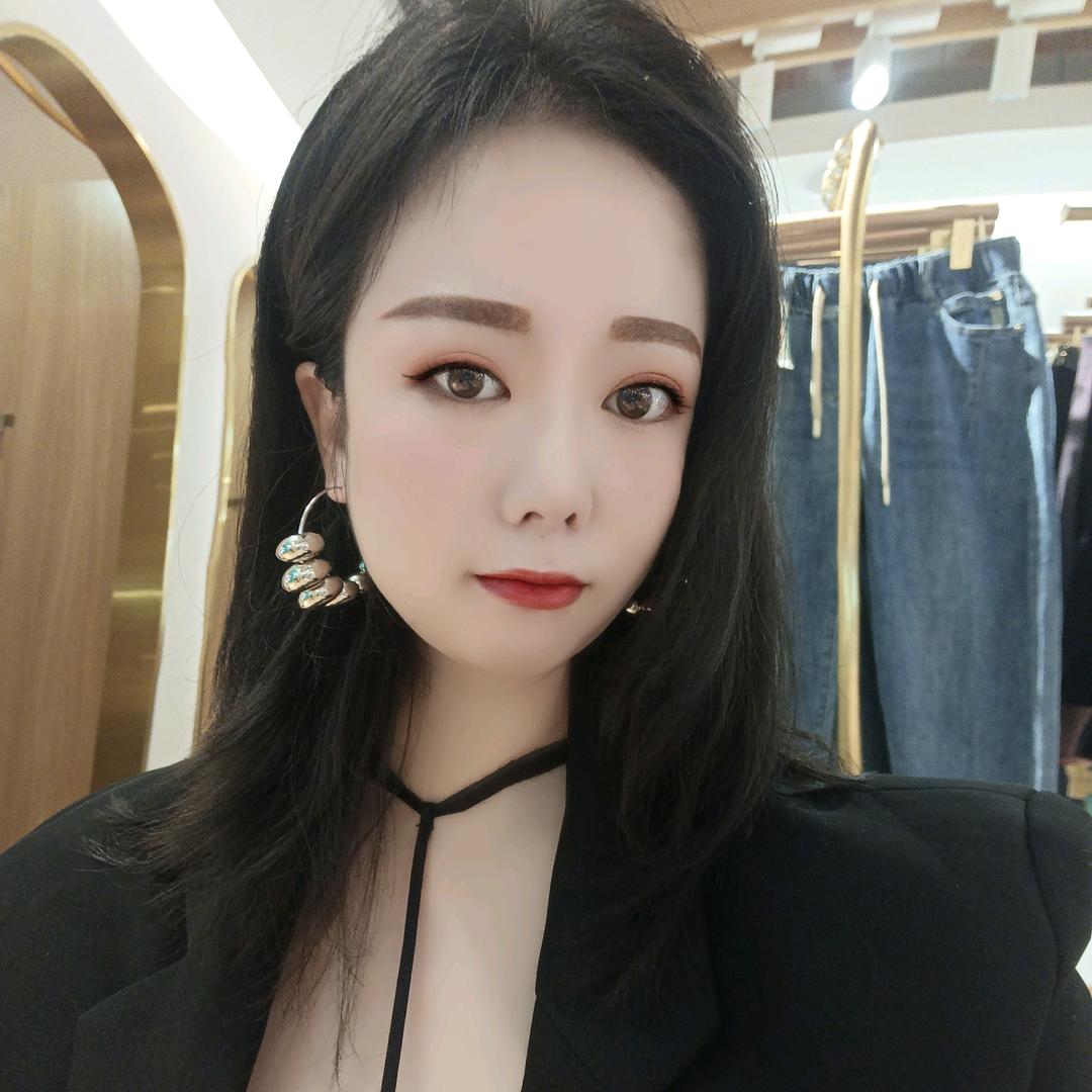 @宝栀女装—霞姐
