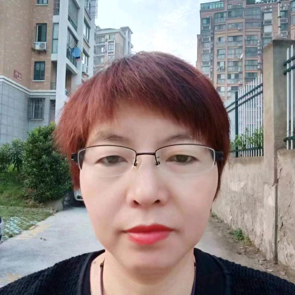 房产专家仲英