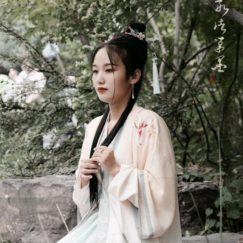 美妆造型师小郁