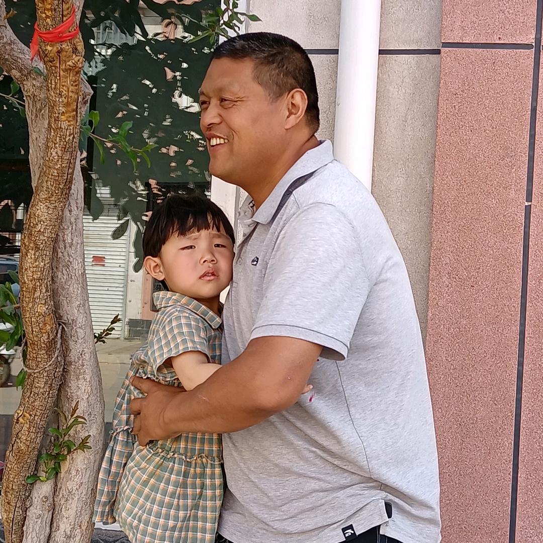 恼里大型艺术团李三妮