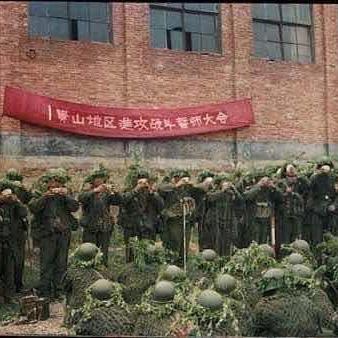 老兵从山上下来