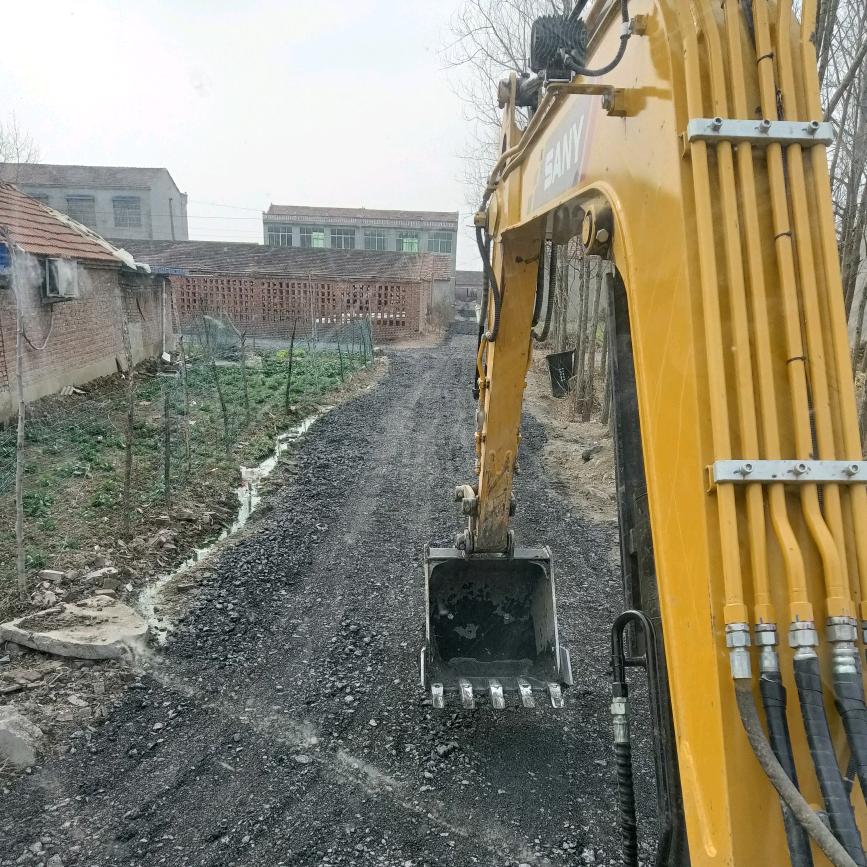 挖机……吊车……出租欢迎来电