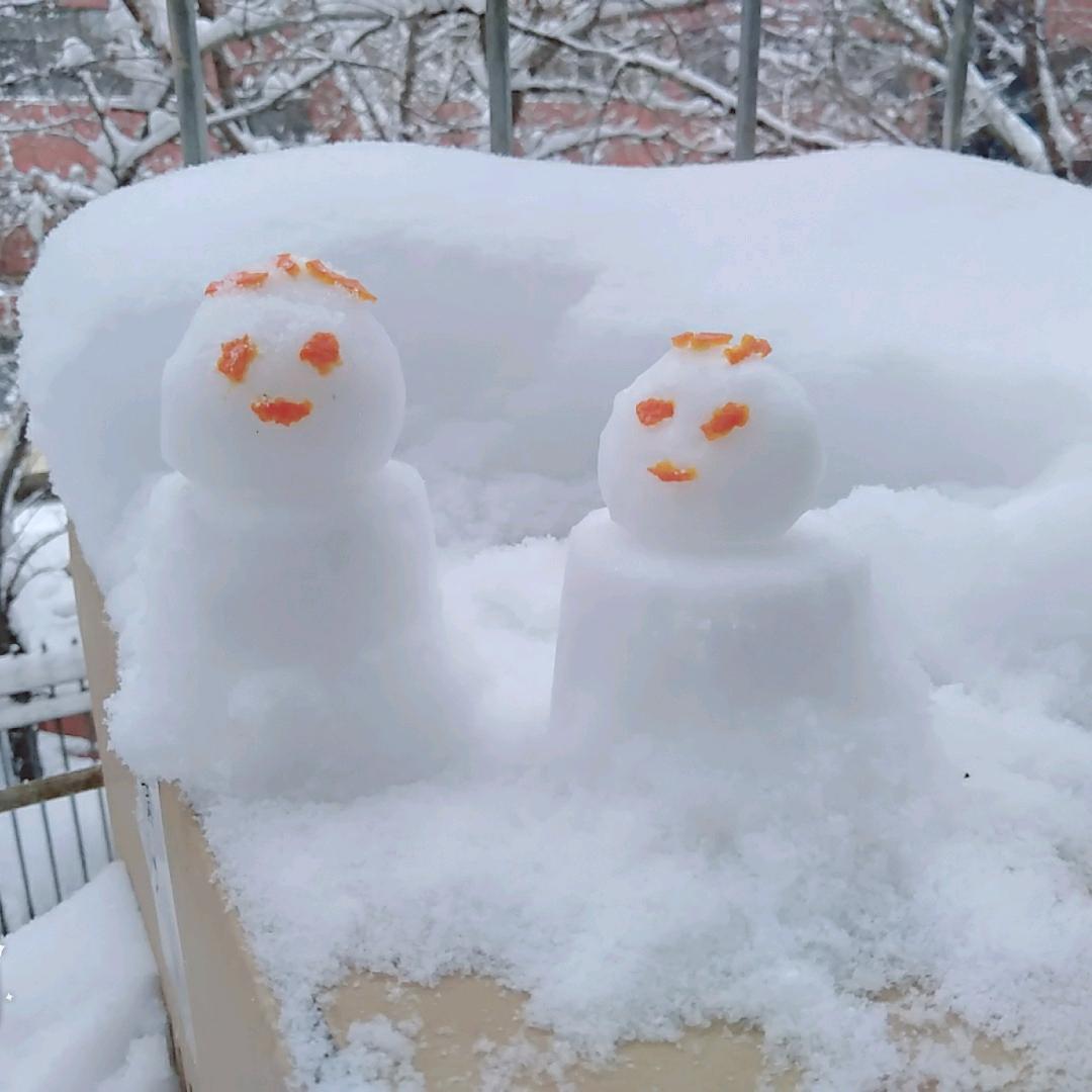 敲着木鱼的姑娘